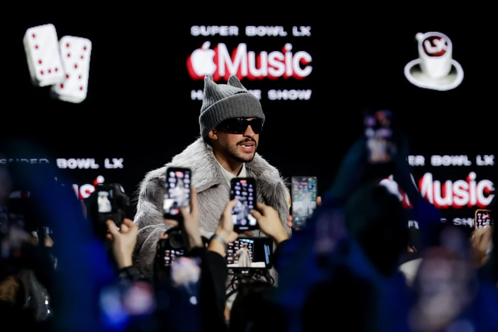 Bad Bunny Brilla en la Super Bowl: Un Espectáculo que Divide Opiniones