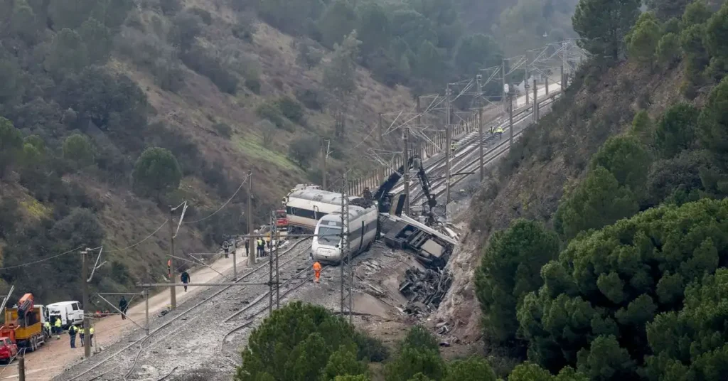 Investigación y Reacciones Tras el Accidente Ferroviario en Adamuz