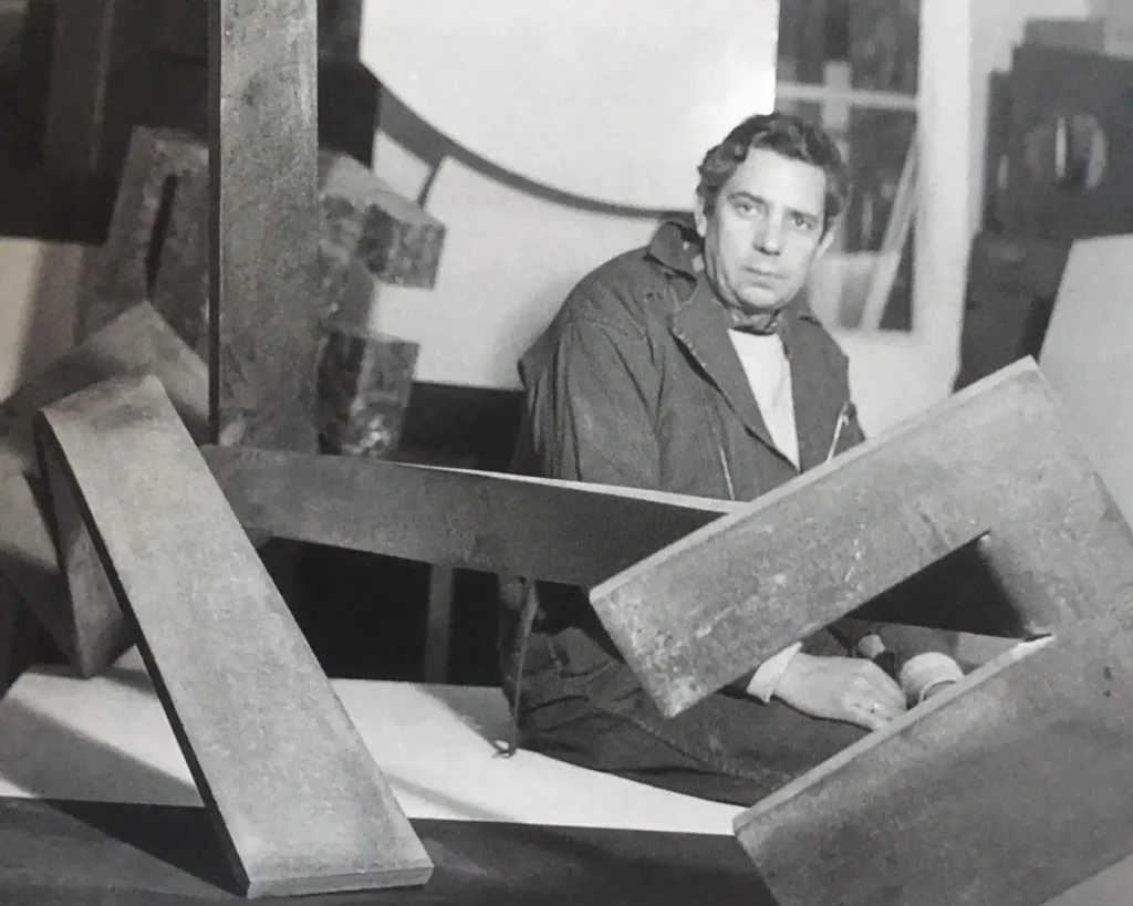 Un Legado Escultórico: Amador Rodríguez Menéndez y su Influencia en la Escultura Española