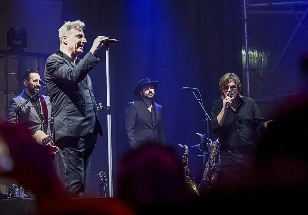 Una Noche de Rock y Leyenda en Gijón: Loquillo y Nacho Vegas en Escena