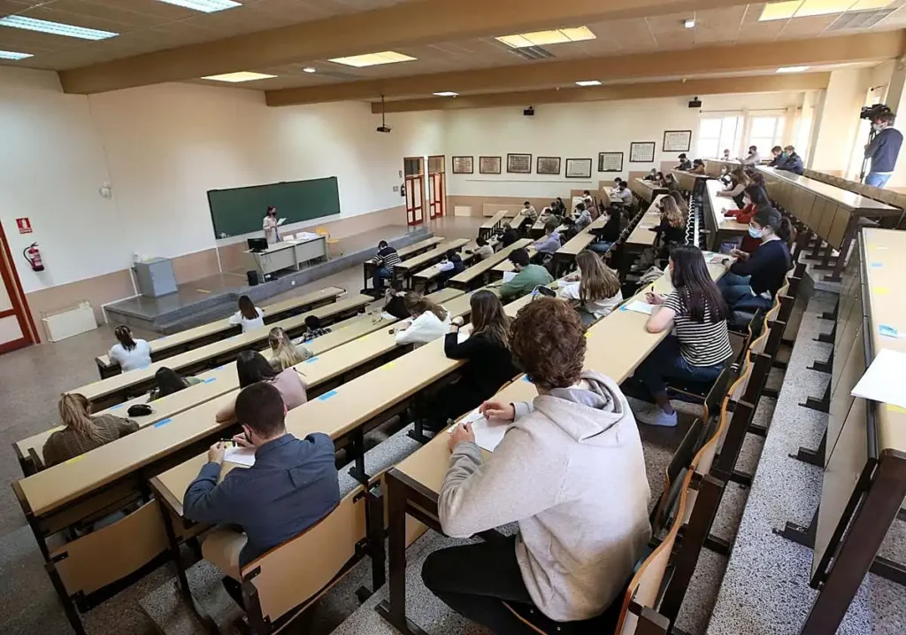 Ayudas universitarias Langreo 2026-27: requisitos, plazo y cómo solicitar la beca