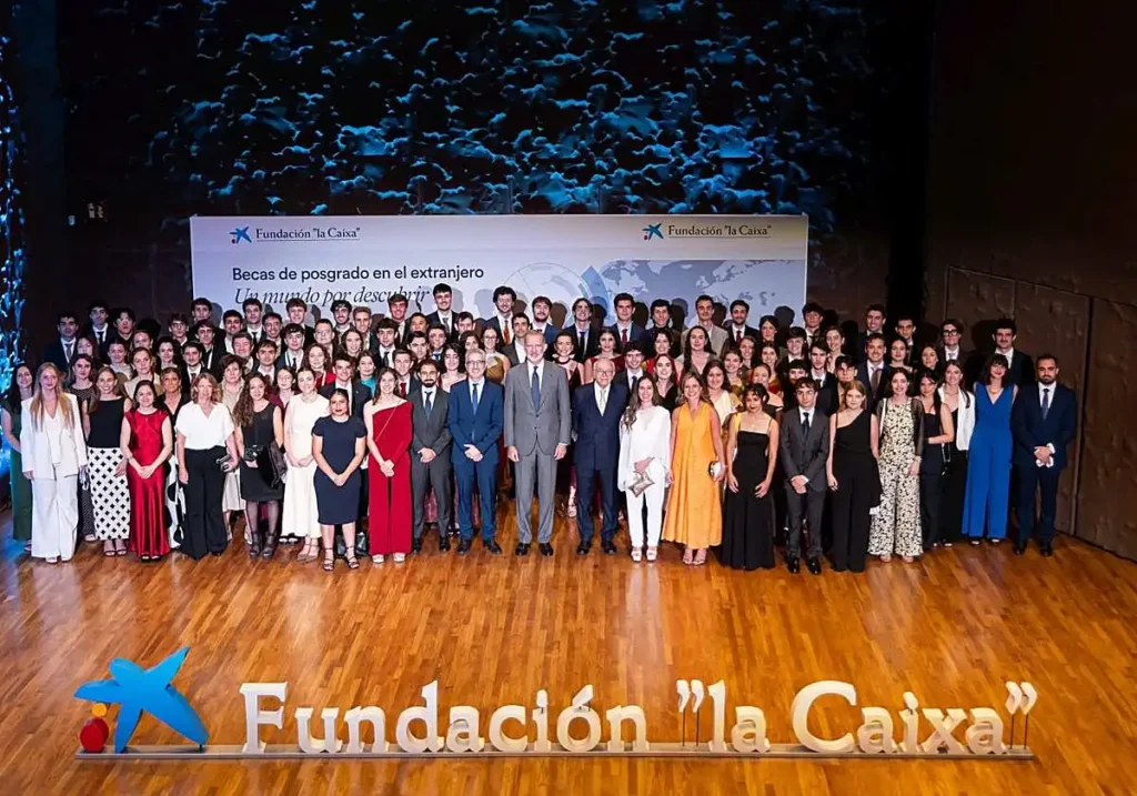 Becas la Caixa 2025: ¿Cómo impactan las 100 becas internacionales en la economía y el talento español?